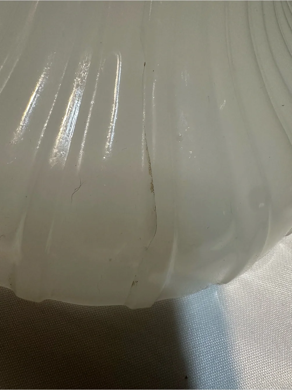 Vintage / antique milk glass/clam broth lampshade pendant light shade opalescent